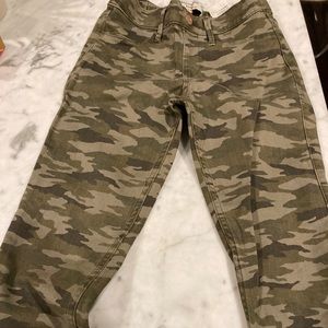 Abercrombie kids camouflage pull on jean legging